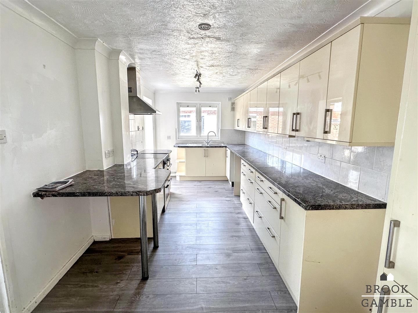 3 Bedroom House - Semi-Detached. Clifford Avenue in Eastbourne, East Sussex 10